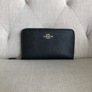 Coach Medium Zip Around Wallet - Black